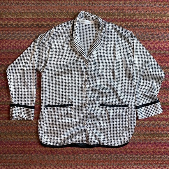 VTG VICTORIAS SECRET HOUNDSTOOTH SATIN BUTTON UP PAJAMA TOP